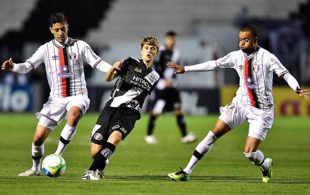 Adrianinho no jogo Ponte Preta x Joinville (Foto: Rodrigo Villalba / Futura Press)