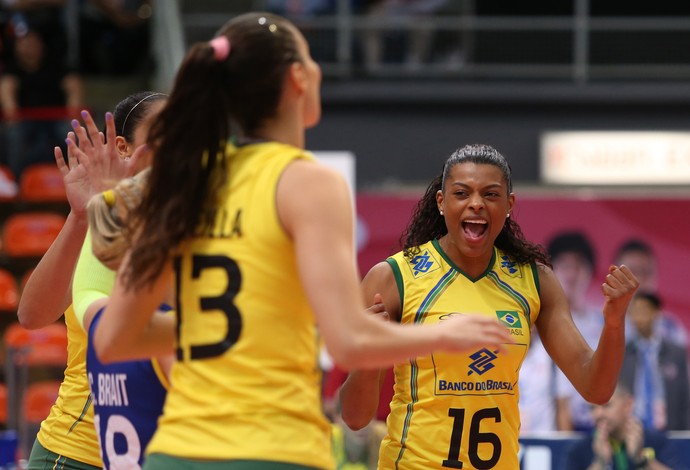 fernanda garay brasil x eua volei (Foto: Divulgação/FIVB)