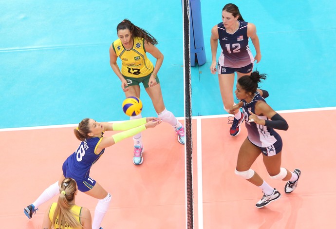 camila brait sheilla brasil x eua volei (Foto: Divulgação/FIVB)