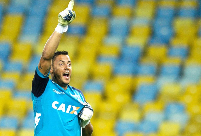 Fernando Henrique comemora vitória do América-Rn contra o Fluminense (Foto: Ruano Carneiro / Agência estado)