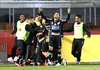 Bragantino comemoração jogo São Paulo Copa do Brasil (Foto: Marcos Ribolli / Globoesporte.com)