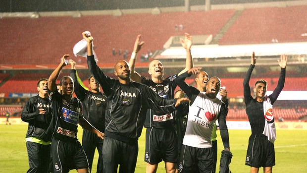 Comemoração do Bragantino contra o São Paulo (Foto: Marcos Ribolli)