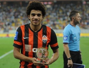 Taison foi considerado o melhor em campo (Foto: Divulgação/ Site oficial)