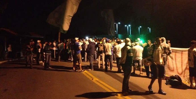 protesto torcida palmeiras (Foto: GloboEsporte.com)