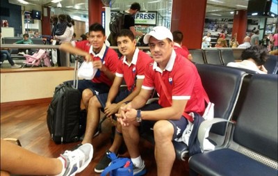 jogadores do Nacional no embarque (Foto: Divulgação / Facebook Oficial)