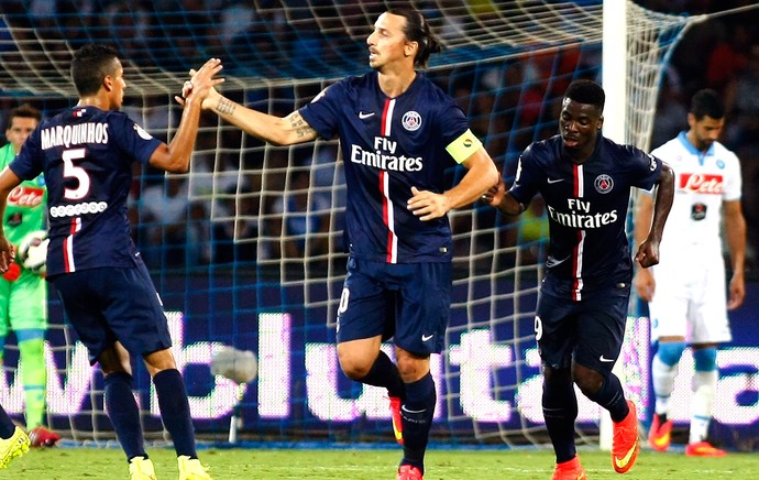 Ibrahimovic comemoração PSG x Napoli (Foto: AFP)