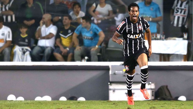 Gil comemora gol do Corinthians contra o Santos (Foto: Marcos Ribolli)