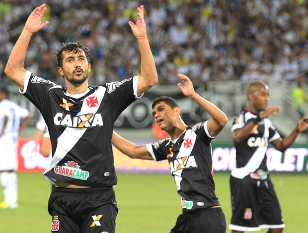 Douglas comemora gol do Vasco contra o ABC (Foto: Marcelo Sadio / Vasco.com.br)