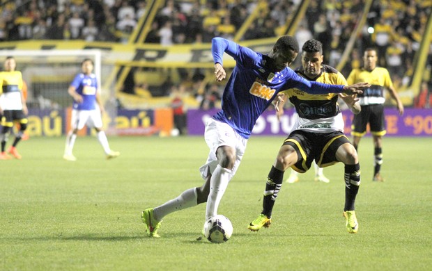 Criciúma e Cruzeiro (Foto: Fernando Ribeiro / Futura press)