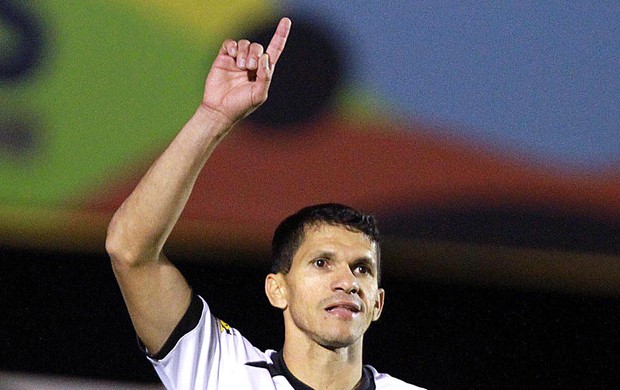 Magno Alves comemora gol do Ceara contra Atlético-GO (Foto: André Costa / Agência estado)