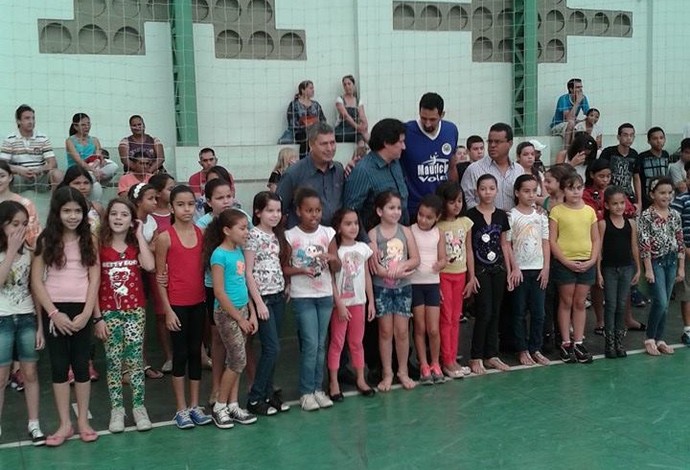 Maurício de Souza inaugura escolhinha de vôlei para crianças da sua cidade natal (Foto: Arquivo Pessoal)