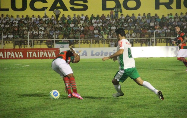 Luverdense e Portuguesa no Estádio Passo das Emas (Foto: Assessoria/Luverdense Esporte Clube)