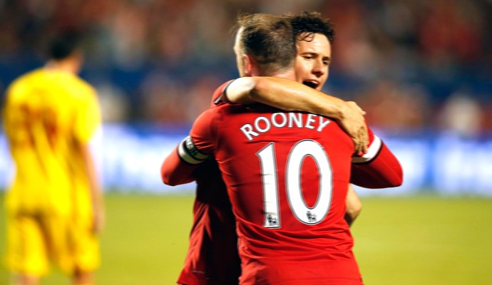 Juan Mata e Rooney comemoração Manchester United contra Liverpool amistoso (Foto: Reuters)