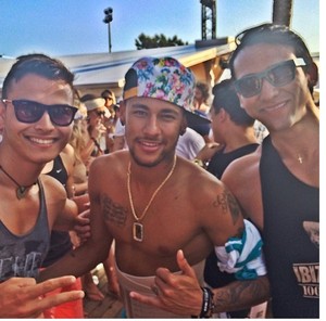 Neymar em Ibiza (Foto: Reprodução)