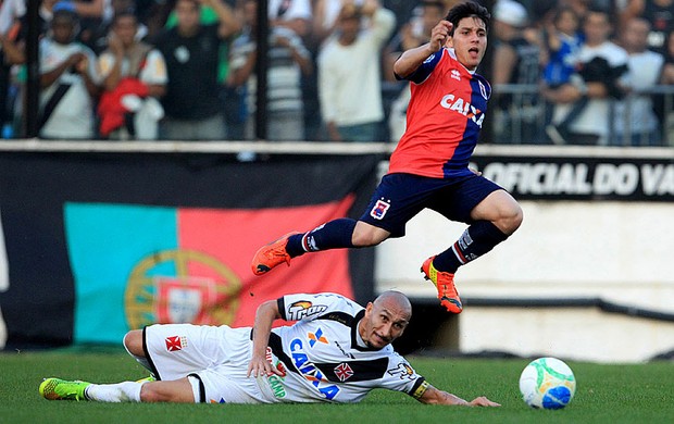 Guinazu vasco e Paraná série B (Foto: Marcelo Sadio / Vasco.com.br)