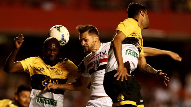 Rafael Toloi São Paulo e Cricúma (Foto: Marcos Ribolli)