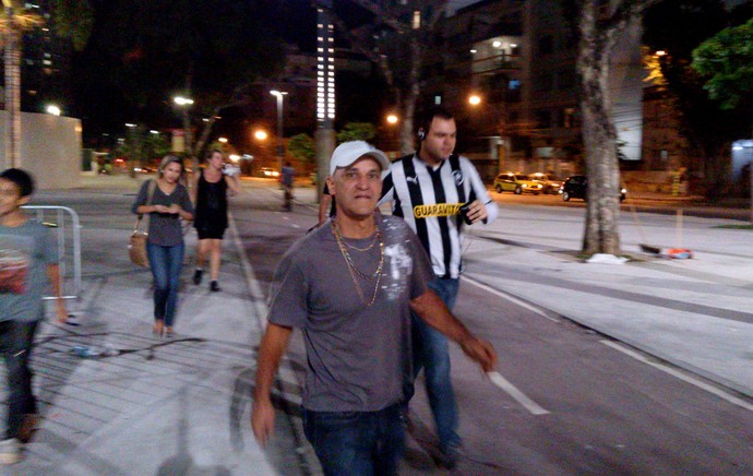 torcida botafogo entrada Maracanã (Foto: Gustavo Rotstein)