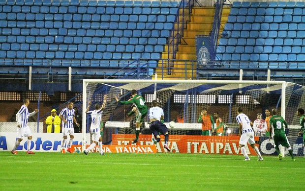 Avaí x Luverdense gol do Braga na falha de Wagner (Foto: Jamira Furlani/Avaí FC)