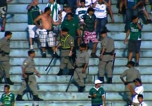 Confusão - Torcida do Goiás (Foto: Reprodução / PFC)