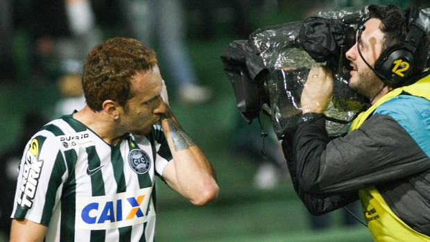 Zé Love gol Coritiba x Paysandu (Foto: Joka Madruga / Ag. Estado)