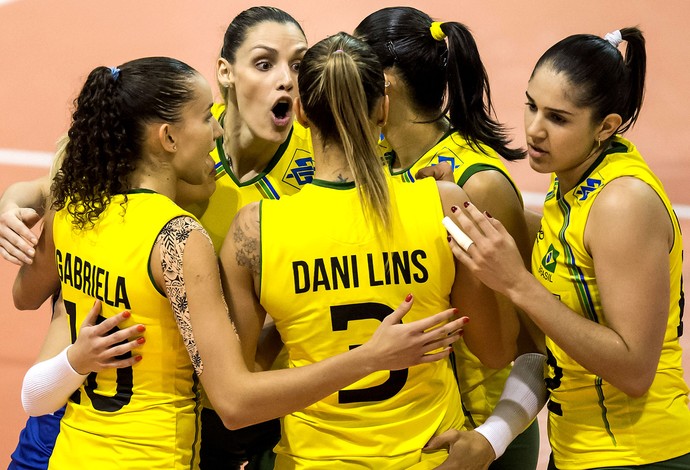 Brasil comemoração vôlei China na Suíça (Foto: AP)