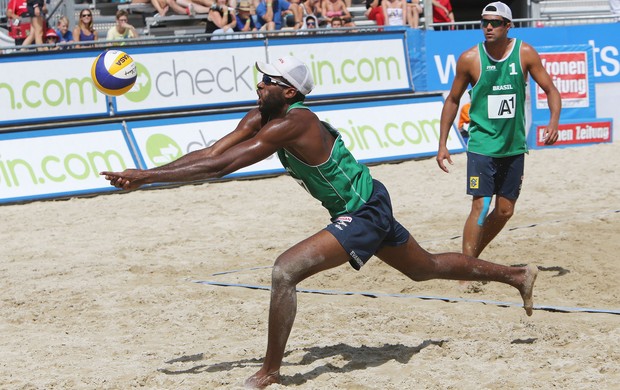 Evandro e Vitor Klagenfurt volei de praia (Foto: Divulgação/FIVB)