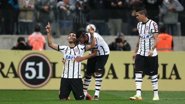 Petros gol Corinthians x Palmeiras (Foto: Marcos Ribolli)