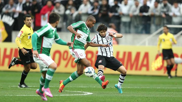 Angel Romero jogo Corinthians x Palmeiras (Foto: Marcos Ribolli / Globoesporte.com)