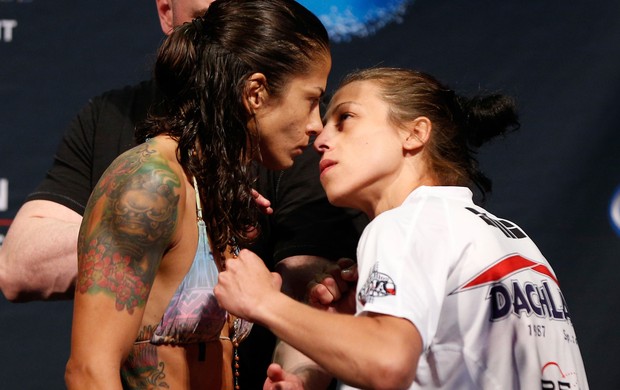 Juliana Lima x Joanna Jedrzejczyk, pesagem UFC (Foto: Getty Images)