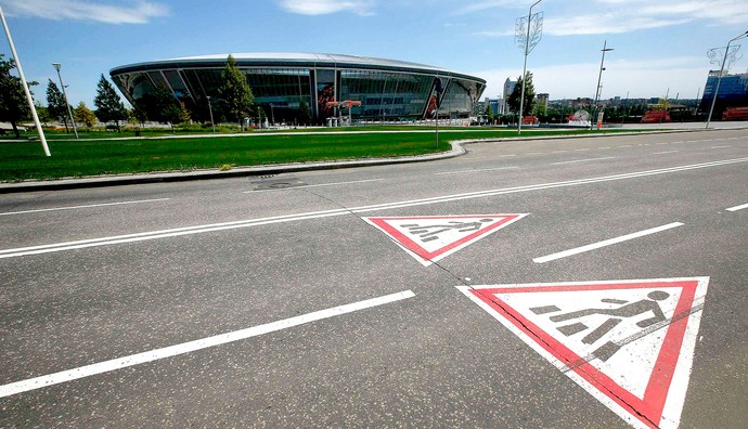 ruas vazias próximas ao estádio do Shakhtar (Foto: Reuters)