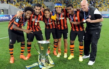 brasileiros do Shakhtar campeão (Foto: Site Oficial)