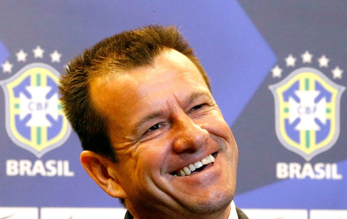 Dunga na coletiva apresentado técnico Seleção (Foto: Reuters)