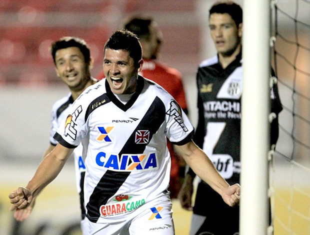 Diego Renan comemoração jogo Ponte Preta x Vasco Copa do Brasil (Foto: Marcelo Sadio / Site Oficial do Vasco)