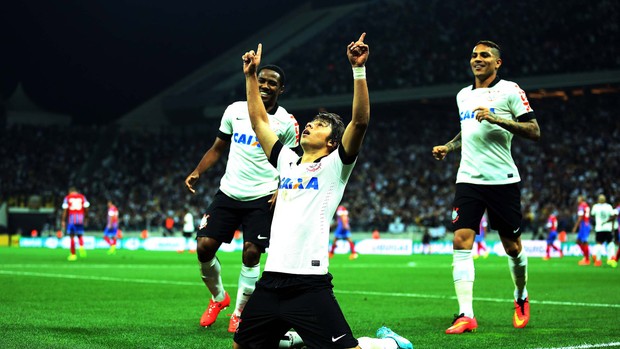 Angel Romero gol Corinthians x Bahia (Foto: Marcos Ribolli)