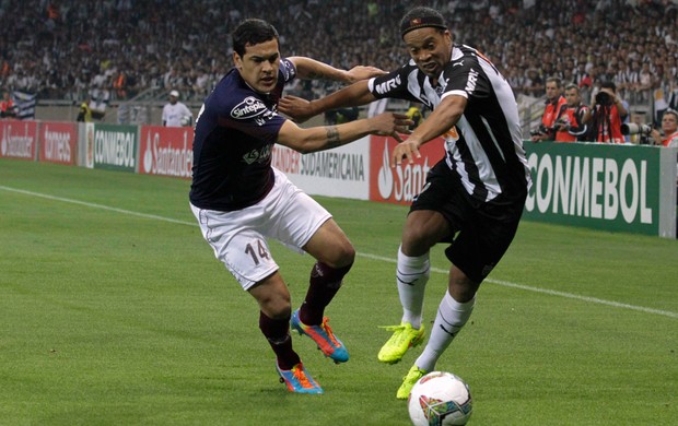 Ronaldinho gol Atlético-MG (Foto: Reuters)