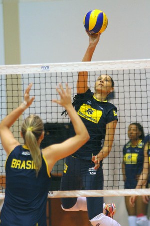 Treino Seleção Feminina de vôlei - jaqueline (Foto: Alexandre Arruda / CBV)