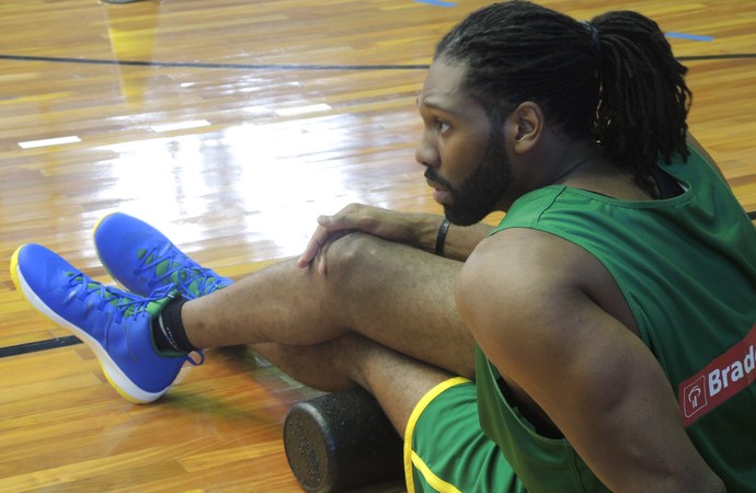 Nenê seleção brasileira basquete (Foto: David Abramvezt)