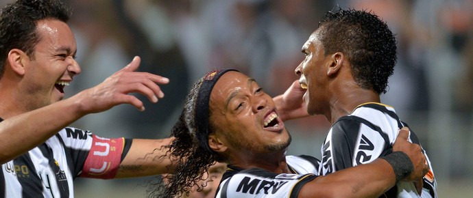 Rever, Ronaldinho e Jô, Atlético-MG x São Paulo (Foto: AFP)