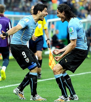 Luis Suarez e Cavani comemoração Uruguai (Foto: Getty Images)