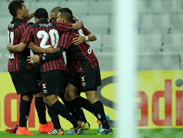 Marcelo Atlético-pr gol criciúma Série A (Foto: Agência Getty Images)