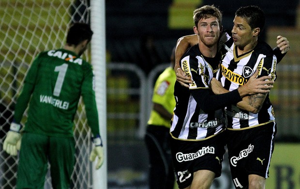 Bolatti botafogo gol Coritiba (Foto: Vitor Silva / SSPress)