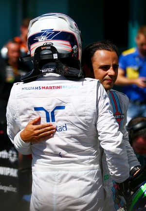 Felipe Massa cumprimenta Valtteri Bottas após treino classificatório para GP da Alemanha (Foto: Getty Images)