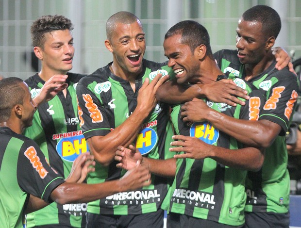 Junior Negão comemoração jogo América-MG x Oeste (Foto: Denilson Dias / Agência Estado)