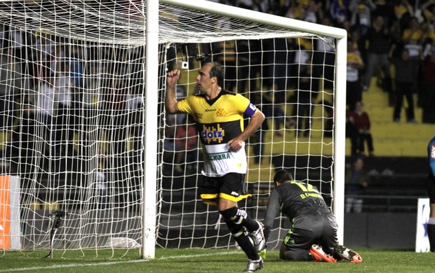 Paulo Baier gol Criciúma (Foto: Fernando Ribeiro / Ag. Estado)