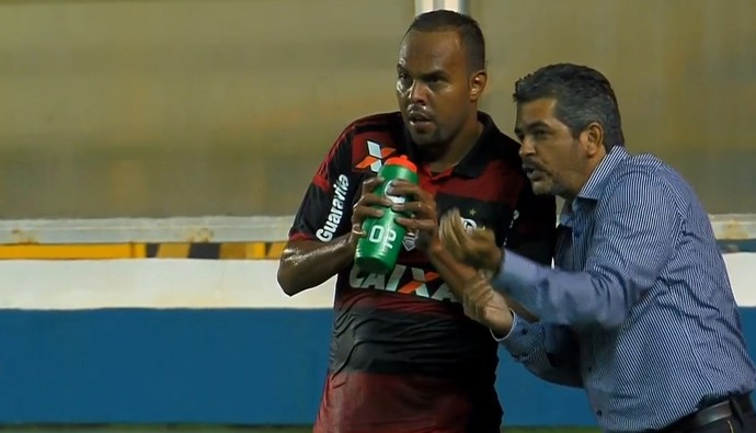 Ney Franco, técnico do Flamengo, orienta Alecsandro (Foto: Reprodução/Premiere FC)