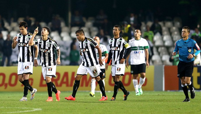 Everaldo comemoração Figueirense contra Coritiba (Foto: Geraldo Bubniak / Agência Estado)