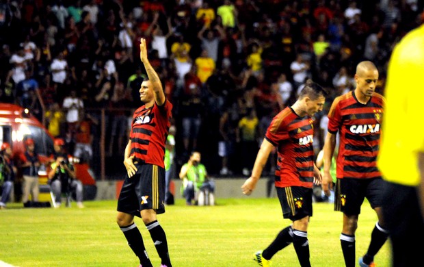 Neto Baiano comemoração Sport contra Botafogo (Foto: Marlon Costa / Pernambuco Press)