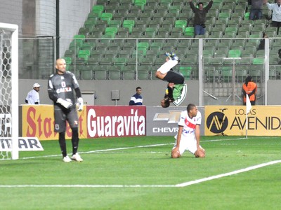 Vitor Hugo América-mg e Parana (Foto: Divulgação / AFC)