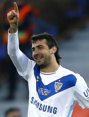 Lucas Pratto comemoração jogo Newell's contra Velez (Foto: EFE)