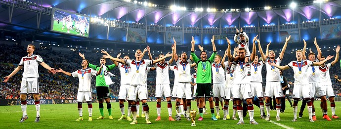 Alemanha com a taça da Copa do Mundo (Foto: Getty Images)